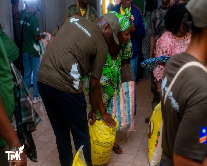 Distribution des dons aux veuves – sac de riz et pagne – TMK 2025